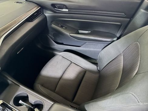 Used 2025 Nissan Altima 2.5 SV FWD image 19