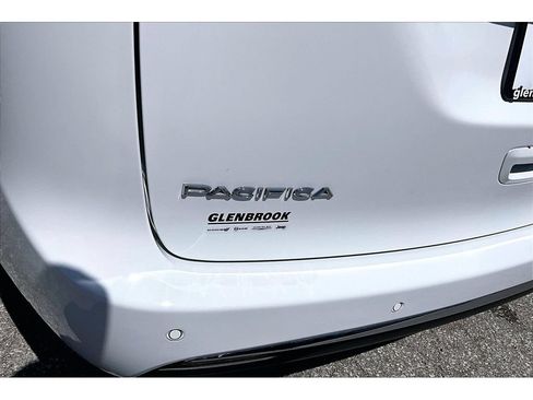 Certified 2024 Chrysler Pacifica Touring-L FWD image 38