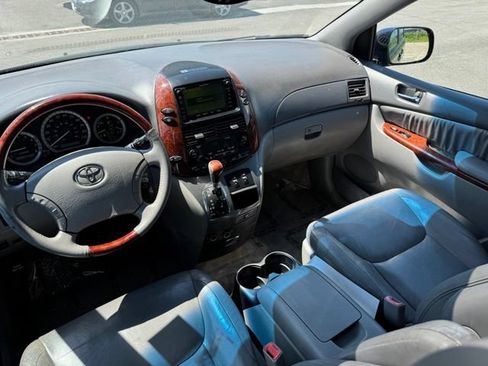 Used 2005 Toyota Sienna XLE Limited w/ XLE Limited Pkg 2 FWD image 8