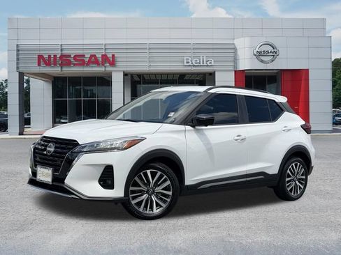 Used 2022 Nissan Kicks SR FWD image 1