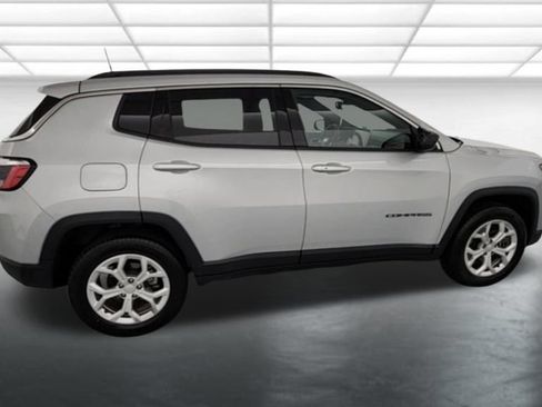 Used 2024 Jeep Compass Latitude AWD/4WD image 8