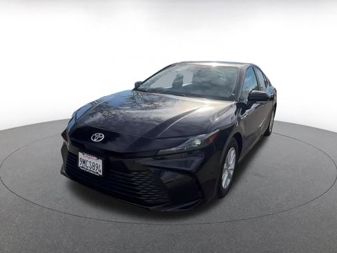 Used 2025 Toyota Camry LE image 7