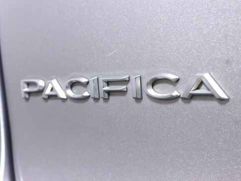 Used 2017 Chrysler Pacifica Platinum FWD image 45