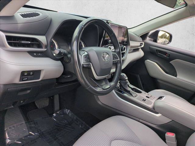 Used 2024 Toyota Highlander LE FWD image 10