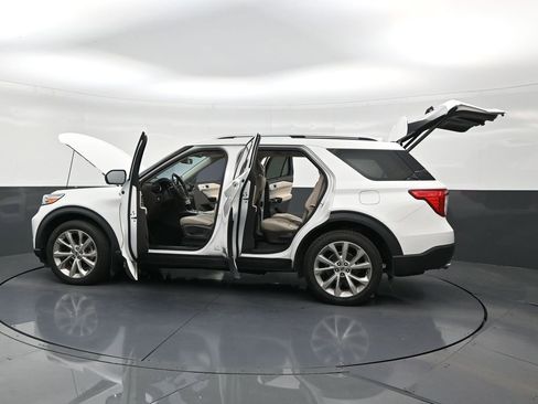 Used 2022 Ford Explorer Platinum w/ Equipment Group 601A AWD/4WD image 30