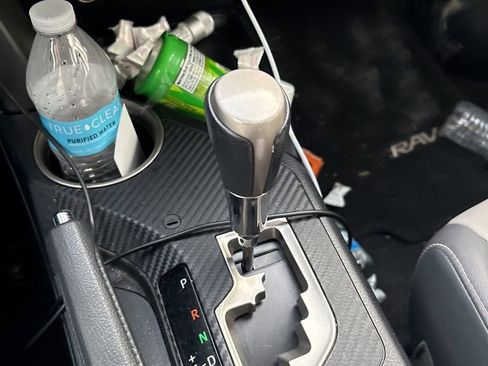 Used 2015 Toyota RAV4 Limited image 9