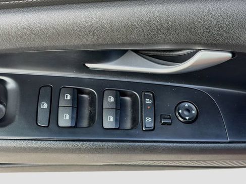 Certified 2025 Hyundai Elantra SEL FWD image 18