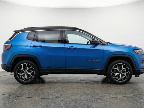 Used 2025 Jeep Compass Limited AWD/4WD image 11