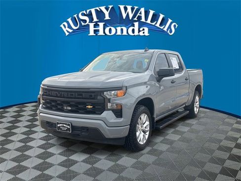 Used 2024 Chevrolet Silverado 1500 Custom image 4