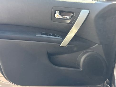 Used 2011 Nissan Rogue SV w/ Premium Pkg image 9