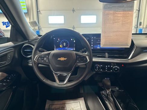 Used 2025 Chevrolet Trax LT w/ LT Convenience Package image 20