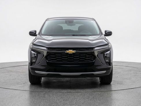 Used 2025 Chevrolet Blazer LT FWD image 2