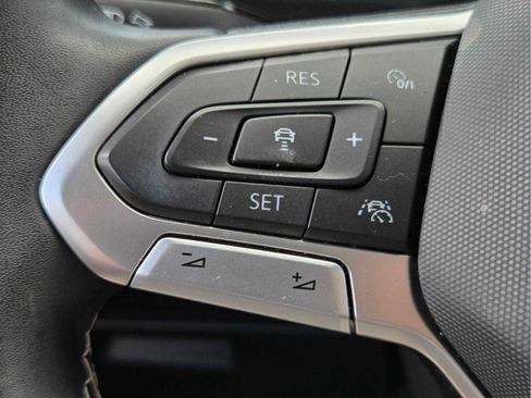 Used 2022 Volkswagen Tiguan SE w/ Panoramic Sunroof Package FWD image 31