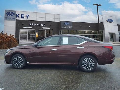 Used 2024 Nissan Altima 2.5 SV image 8