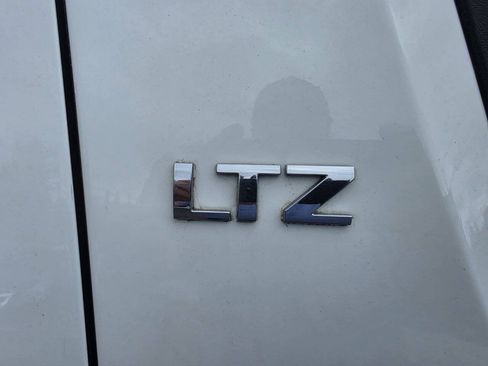 Used 2011 Chevrolet Avalanche LTZ AWD/4WD image 11