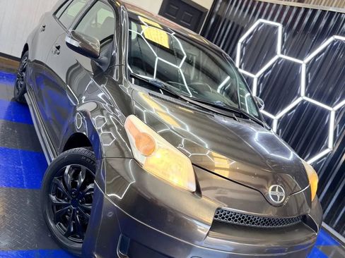 Used 2011 Scion xD Hatchback 4D image 2