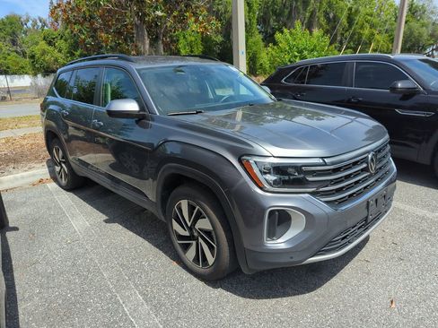Used 2025 Volkswagen Atlas SE FWD image 1