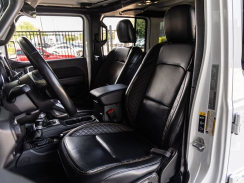 Used 2022 Jeep Wrangler Unlimited Sahara AWD/4WD image 21