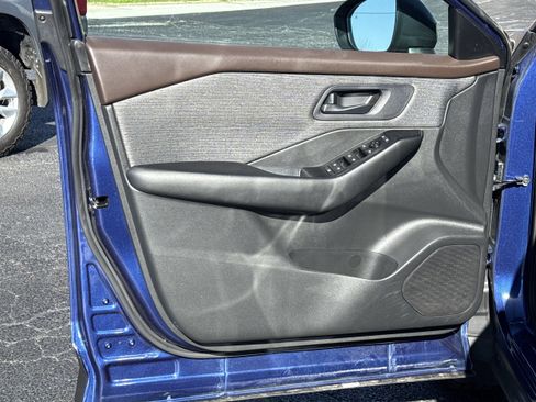 Used 2023 Nissan Rogue S image 7