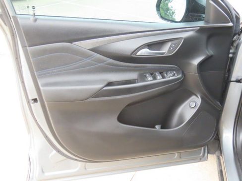 Used 2025 Buick Envista Sport Touring w/ Convenience I Package FWD image 23