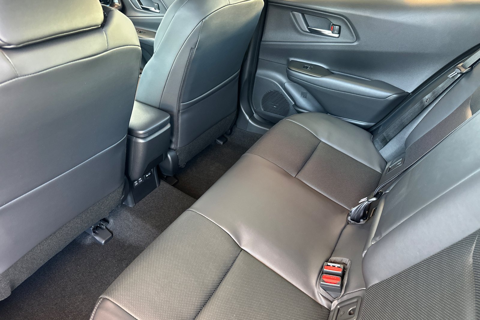 New 2027 Toyota Prius Plug-In Hybrid FWD image 13