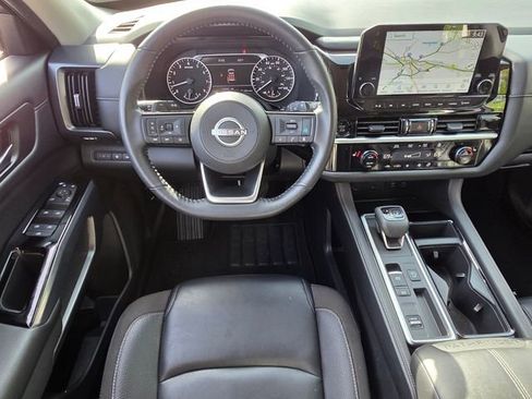 Used 2025 Nissan Pathfinder SL FWD image 13