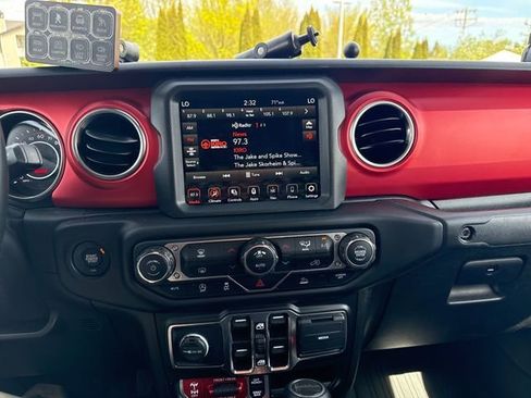Used 2021 Jeep Gladiator Rubicon AWD/4WD image 22
