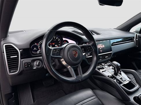 Used 2020 Porsche Cayenne w/ Premium Package image 10