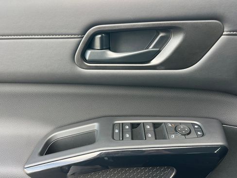 New 2025 Nissan Pathfinder SV image 12