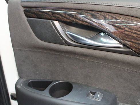 Used 2016 Cadillac Escalade Platinum image 11