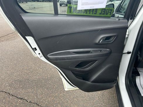 Used 2022 Chevrolet Trax LS w/ Tint and Cruise Package image 13