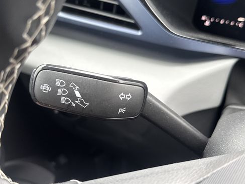 Used 2022 Volkswagen Taos SE image 16