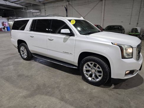 Used 2019 GMC Yukon XL SLT w/ Open Road Package AWD/4WD image 18