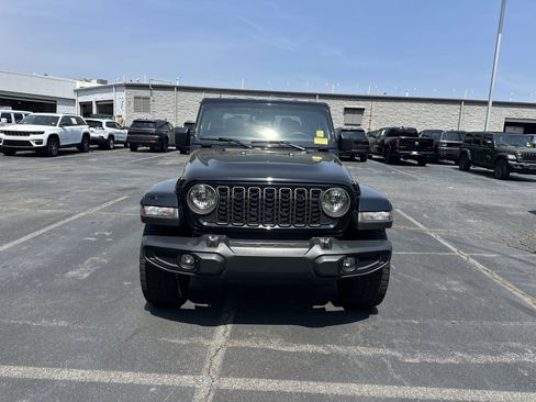 Used 2025 Jeep Gladiator Sport image 2