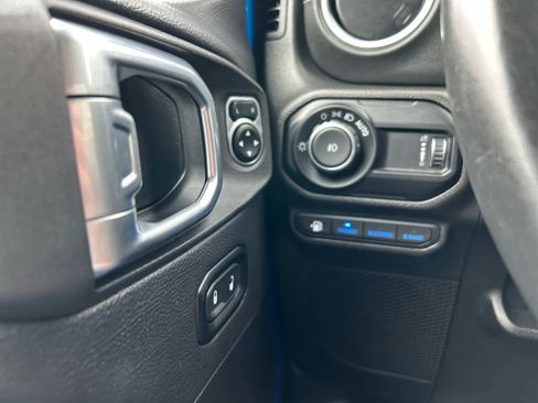Used 2023 Jeep Wrangler Unlimited Sahara w/ Cold Weather Group AWD/4WD image 23