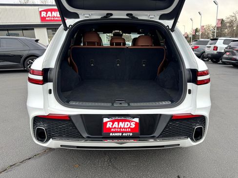 Used 2025 Genesis GV70 2.5T w/ Advanced Package image 9