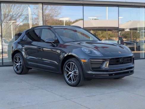 New 2026 Porsche Macan image 7