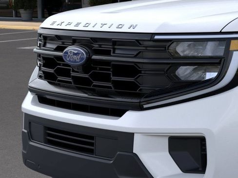 Used 2025 Ford Expedition Active AWD/4WD image 17