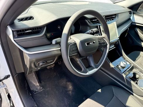 New 2026 Jeep Grand Cherokee Laredo RWD image 9