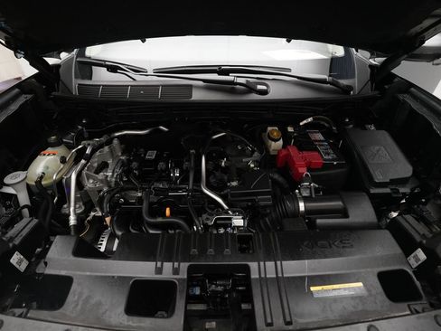 Used 2025 Nissan Kicks SR AWD/4WD image 3