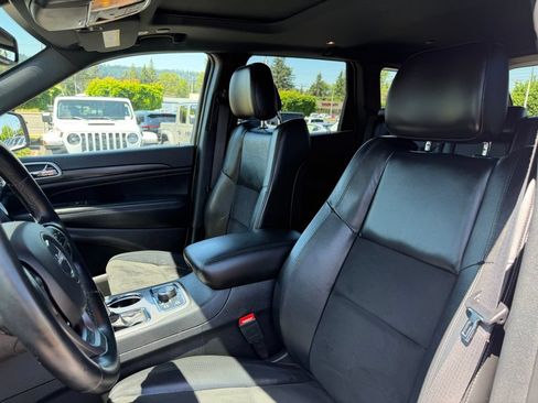 Used 2022 Jeep Grand Cherokee Laredo X AWD/4WD image 14