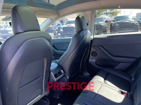 Used 2022 Tesla Model Y Long Range AWD/4WD image 27