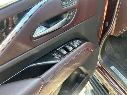 Certified 2023 Cadillac Escalade ESV Premium Luxury Platinum w/ Heavy-Duty Trailer Package AWD/4WD image 17