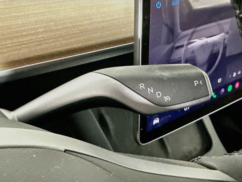 Used 2024 Tesla Model Y Long Range RWD image 24