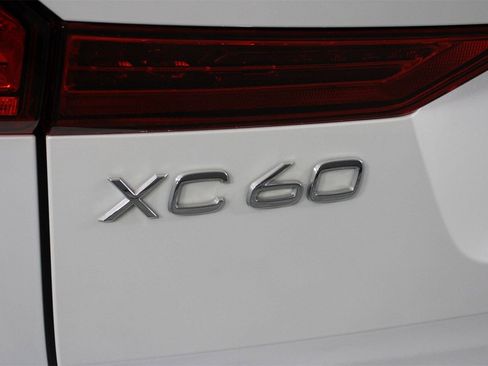Certified 2023 Volvo XC60 B5 Plus w/ Protection Package Premier image 19