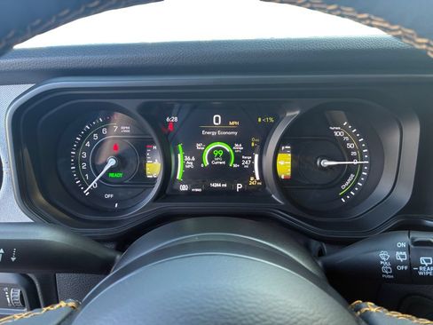 Used 2024 Jeep Wrangler Unlimited w/ Convenience Group AWD/4WD image 23
