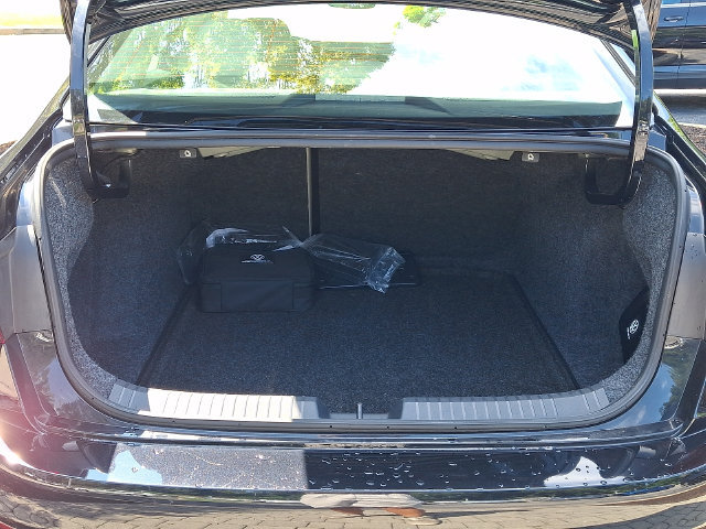 Used 2023 Volkswagen Jetta SE FWD image 33