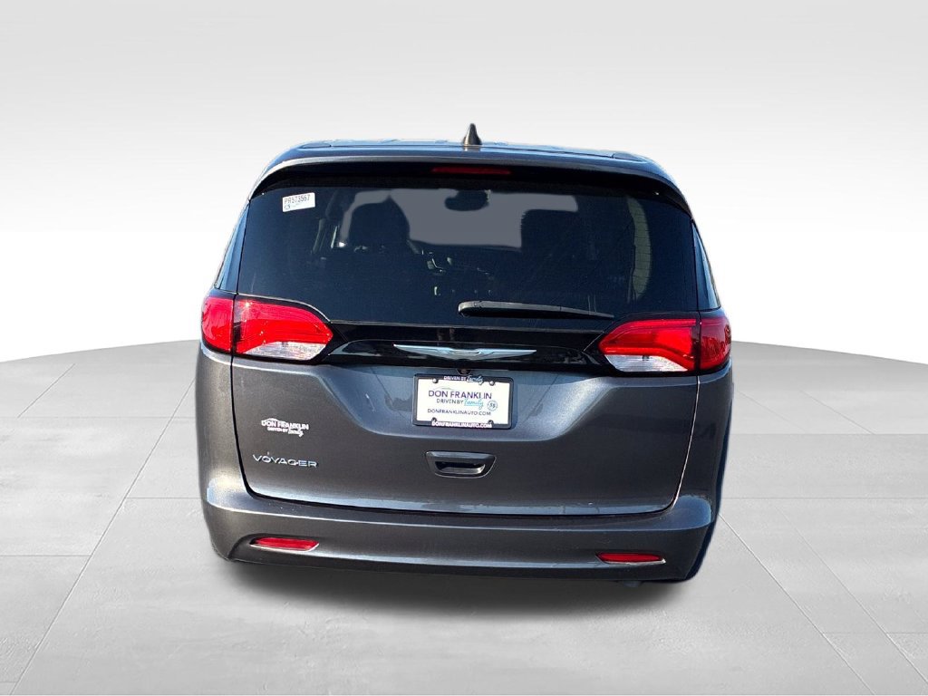 Used 2023 Chrysler Voyager LX FWD image 4