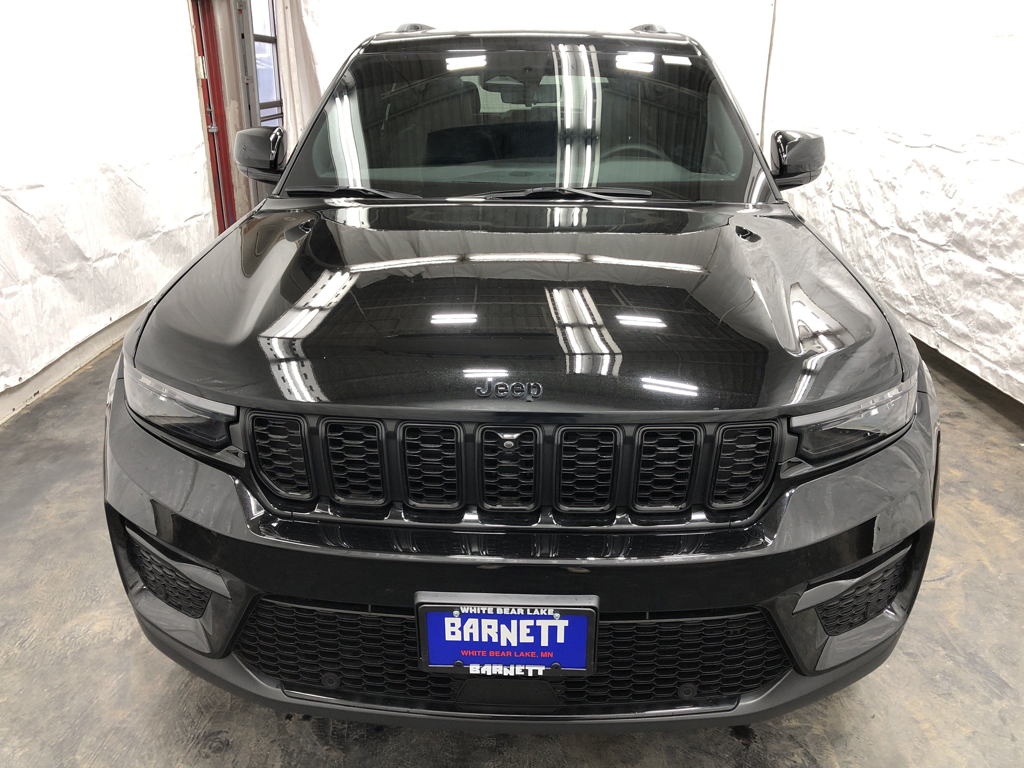 Certified 2024 Jeep Grand Cherokee Limited w/ Luxury Tech Group II AWD/4WD image 7