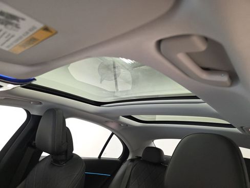 Used 2025 Mercedes-Benz E 450 4MATIC Sedan w/ Airmatic Package image 13